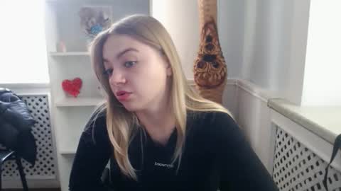 Snapshot of juliacrazy_ chatting on October 12, 5:32 am juliacrazy_ online show from October 12, 5:32 am