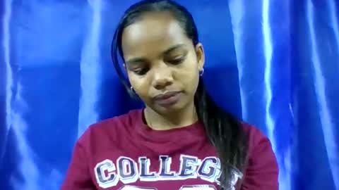 juliah02 online show from June 6, 7:36 am