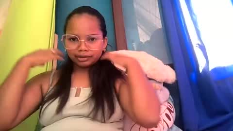 juliah02 online show from February 9, 6:01 am