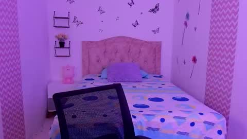 Snapshot of juliana_reynolds chatting on September 22, 12:58 pm juliana online show from September 22, 12:58 pm
