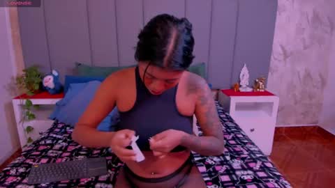 Snapshot of julianamiller chatting on January 27, 2:20 am juli online show from January 27, 2:20 am