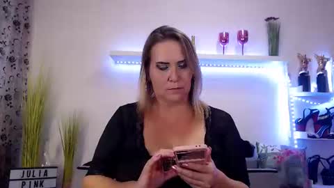 Julia online show from April 9, 9:42 pm