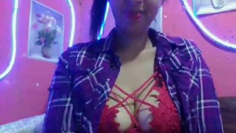 julie0612 online show from April 5, 7:02 pm