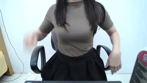 julie9x online show from February 8, 11:40 pm