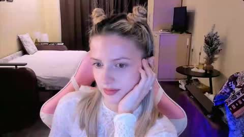 Julie online show from November 30, 4:55 pm