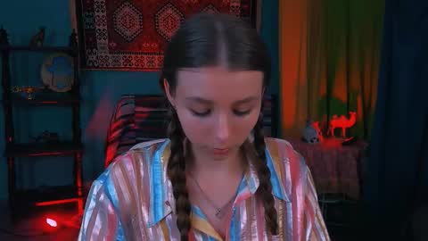 juliedaniel online show from September 23, 9:40 am