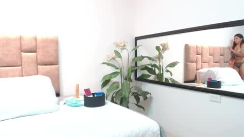 Julieehabubu online show from April 17, 10:01 pm