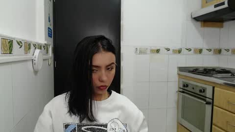 julieta_fn online show from April 17, 1:57 pm