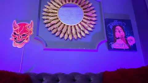 Snapshot of julieta_russell chatting on February 15, 12:01 pm Julieta online show from February 15, 12:01 pm