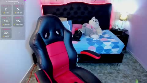 Julieth  online show from November 7, 2:44 pm