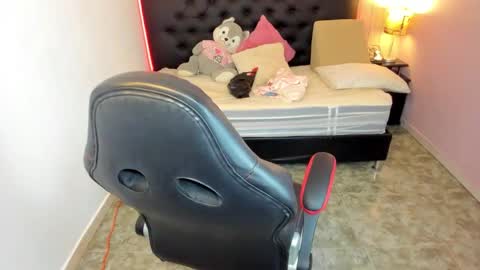 Julieth  online show from October 12, 1:13 pm