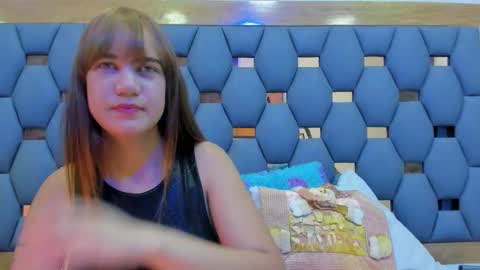 juliette_pretty_ online show from December 18, 7:51 pm