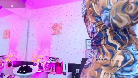 Julieta Reyes   online show from April 13, 11:55 am