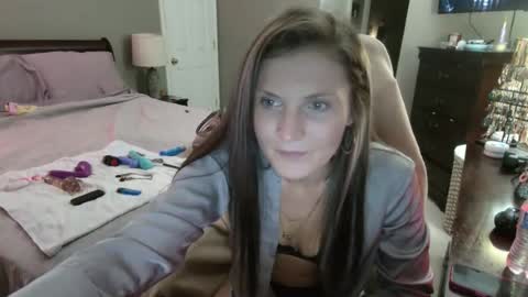 Hi guys Im Sarah and my pleasure is in your hands. online show from July 2, 6:30 am