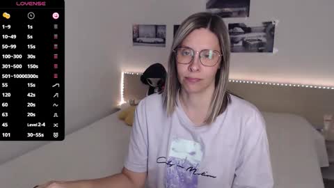 Julie online show from October 8, 3:49 pm