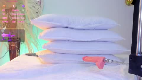 justmolly_ online show from April 11, 6:30 am