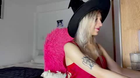 Snapshot of kali_the_goddess chatting on October 31, 12:09 pm kali_the_goddess online show from October 31, 12:09 pm