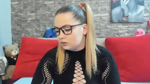 kalindahot online show from April 16, 8:30 pm