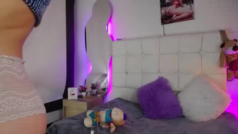 Snapshot of kaoz_33 chatting on December 17, 7:48 pm kaoz_33 online show from December 17, 7:48 pm