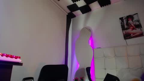 Snapshot of kaoz_33 chatting on December 5, 7:49 pm kaoz_33 online show from December 5, 7:49 pm