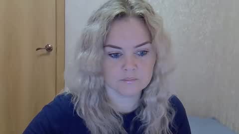 karennelsonx online show from September 25, 8:35 am