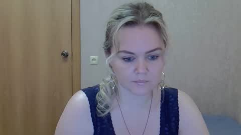 karennelsonx online show from April 1, 10:49 am