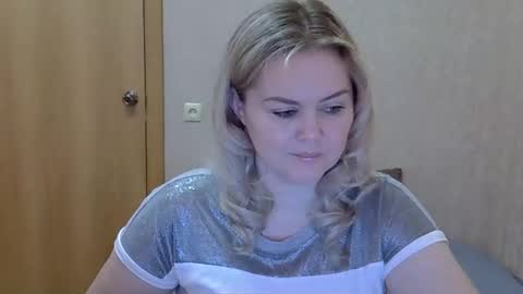 karennelsonx online show from March 26, 10:39 am