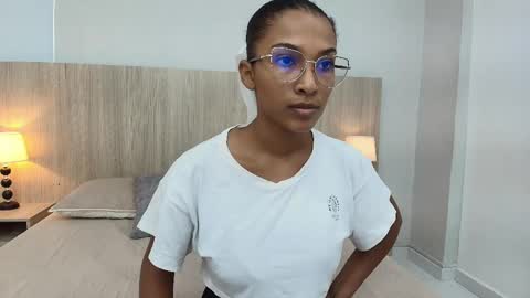 Karina Calderon online show from April 13, 11:33 am