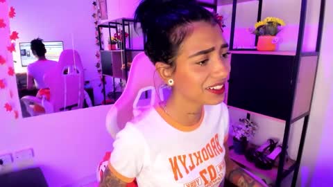 karlaslutskinny__ online show from February 14, 11:18 pm