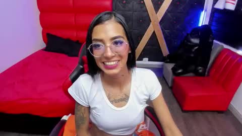 karlaslutskinny__ online show from April 11, 8:45 pm