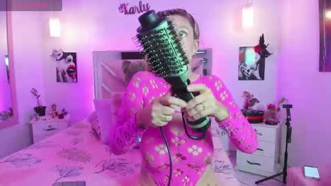 Snapshot of karly_moonn chatting on September 18, 1:59 am Karly Moonns online show from September 18, 1:59 am