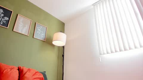 Snapshot of karlye_5 chatting on October 6, 1:39 pm Karlye online show from October 6, 1:39 pm