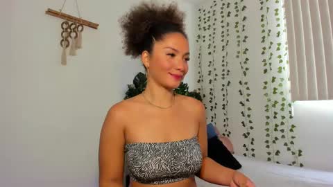 Snapshot of karlye_5 chatting on March 12, 2:56 pm Karlye online show from March 12, 2:56 pm