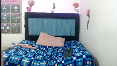 karlyxs online show from April 10, 1:06 pm