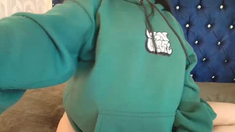 Isa online show from April 18, 8:09 pm