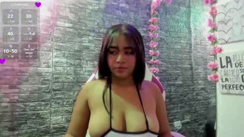 Snapshot of karoll__sex chatting on October 17, 1:03 pm KAROLL online show from October 17, 1:03 pm