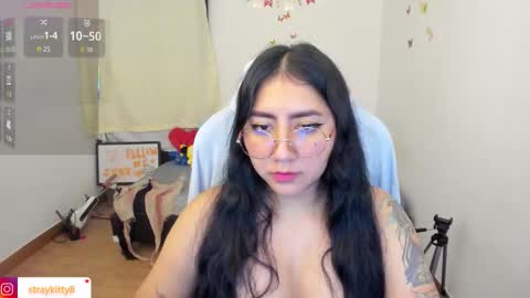 Snapshot of kat_ly_chan chatting on October 4, 3:23 am Kat       online show from October 4, 3:23 am