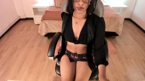 katalina_guzman_ online show from April 9, 1:27 pm