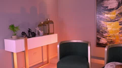 K A T E  online show from April 7, 8:05 am