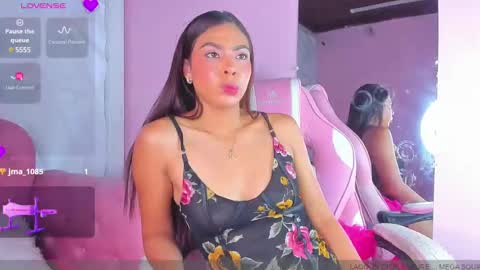Snapshot of katiagarcia_ chatting on December 11, 5:21 am katiagarcia_ online show from December 11, 5:21 am