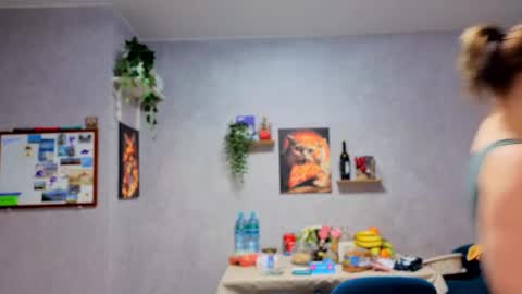 katniss_k online show from December 14, 1:50 pm