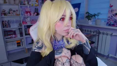 Snapshot of katrinwaifu chatting on October 24, 2:13 pm Katrin online show from October 24, 2:13 pm
