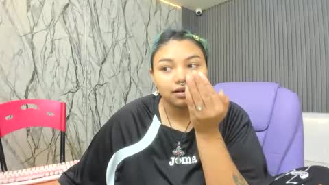 katteyes_ online show from April 2, 9:01 pm