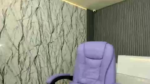 katteyes_ online show from April 14, 9:15 pm