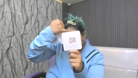 katteyes_ online show from April 9, 8:47 pm