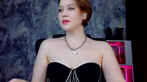 Snapshot of katttymoon_ chatting on December 6, 5:53 am Goddess Katy VACATION online show from December 6, 5:53 am