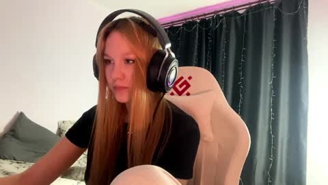 Amia online show from April 10, 5:41 pm