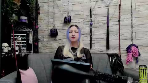 Miss Kazia online show from January 7, 1:20 am