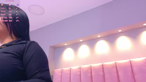 Keily Ross online show from November 1, 8:02 pm