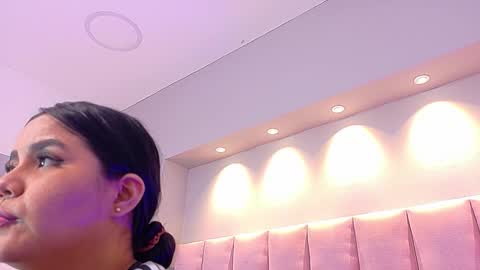 Keily Ross online show from February 12, 7:59 pm